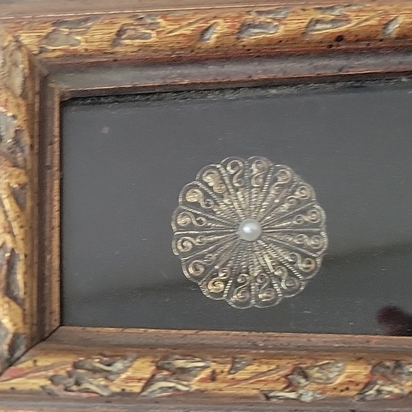 Vintage Colony Accents Cameo with Metal Art Wall Art - Picture 10 of 13